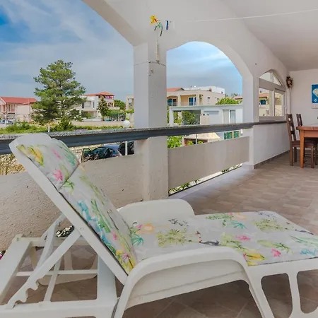 With Parking Space - Torovi - - Pedinka, - 21752 Vir