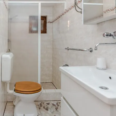 Апартаменты With Parking Space - Torovi - - Pedinka, - 21752 *