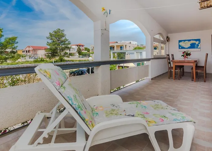 With Parking Space - Torovi - - Pedinka, - 21752 Vir