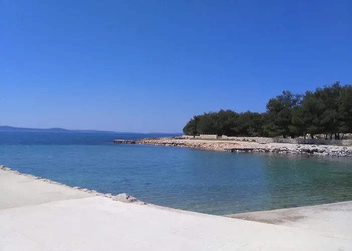 With Parking Space - Torovi - - Pedinka, - 21752 Vir